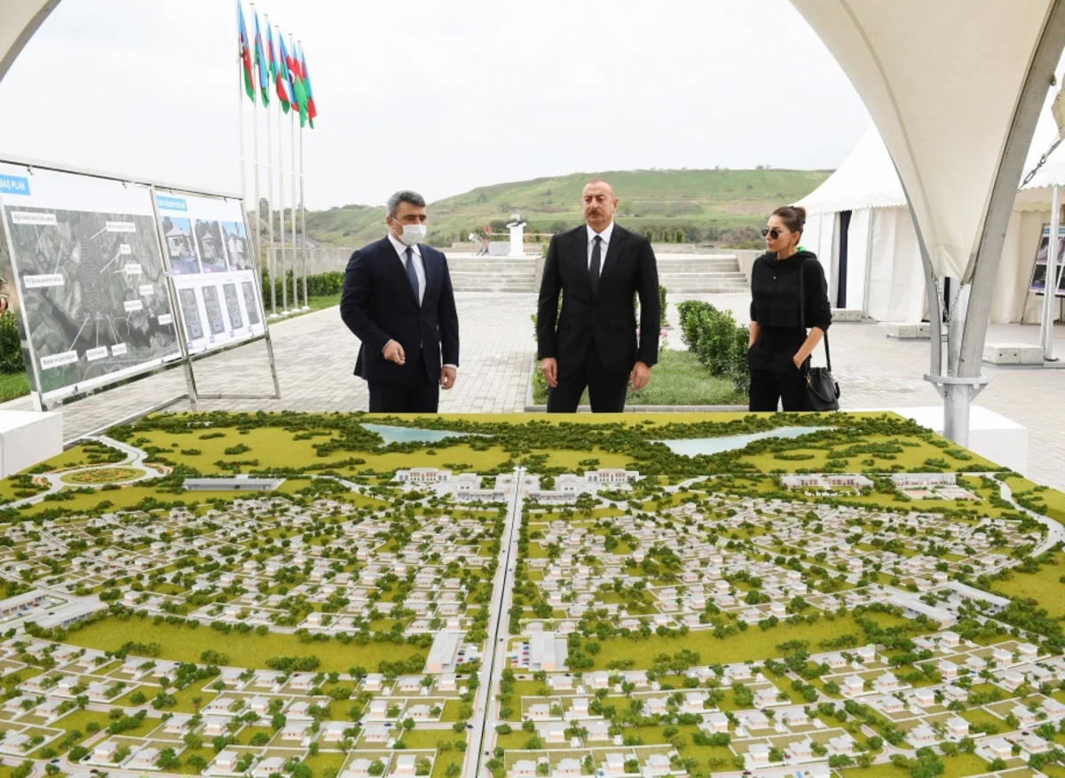 İlham Əliyev Füzulinin Dövlətyarlı kəndində “Ağıllı kənd”in təməlini qoyub