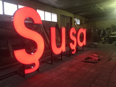 Hündürlüyü iki metr olan Şuşa yazısı hazırdır