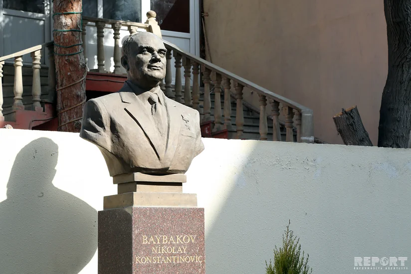 Bakıda Nikolay Baybakovun büstü açılıb