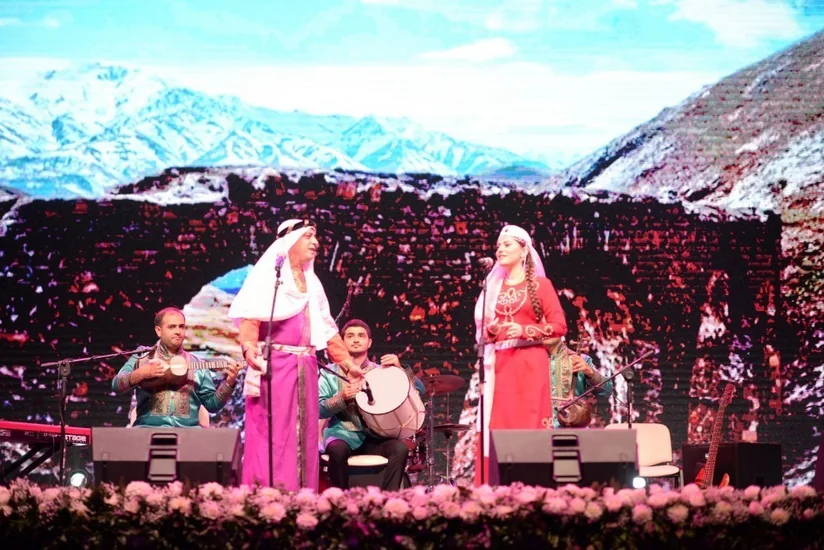 Heydər Əliyev Mərkəzinin parkında muğam-caz konserti olub