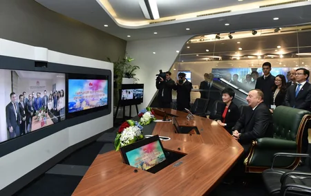 Prezident İlham Əliyev “Huawei” şirkətinin Pekindəki Sərgi Mərkəzində olub
