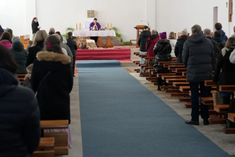 Polşada katolik kilsəsində ibadət zamanı Xocalı şəhidləri anılıb