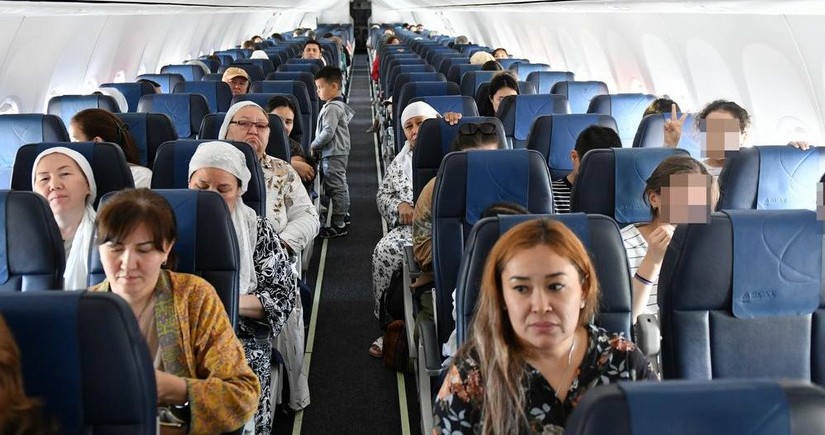 Qazaxıstan İrandan 109 vətəndaşını Azərbaycan və Türkmənistan vasitəsilə təxliyə edib