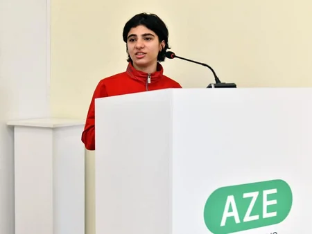 Fərid Qayıbov medal qazanmış idmançılarla görüşüb