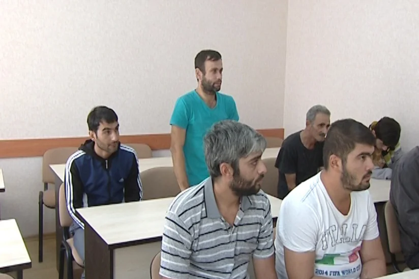​Bakıda qaydaları pozan 8 sürücü həbs olunub - FOTO