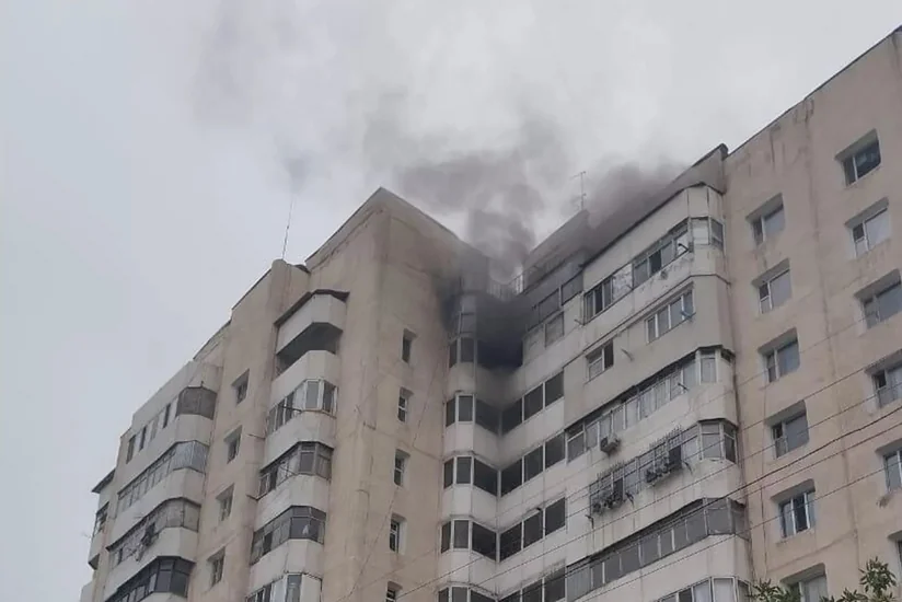 В Бишкеке из горящего дома спасли 10 человек, еще 50 эвакуировали