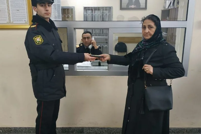 Bakıda polis yerdən 307 manat tapdı