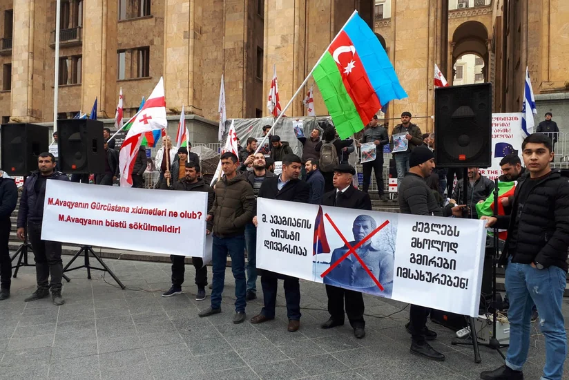 Azərbaycanlılar və gürcülər Tbilisidə parlamentin qarşısında birgə aksiya keçirib - FOTO  - VİDEO - YENİLƏNİB-2