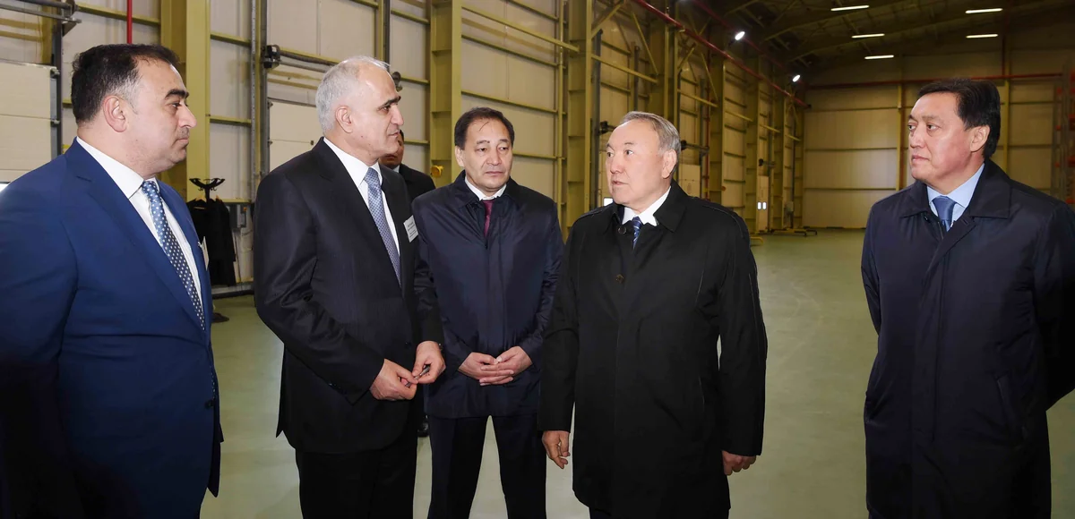 Qazaxıstan prezidenti Azərbaycanın Aktaudakı logistika mərkəzi ilə tanış olub