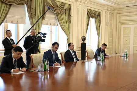 Президент Ильхам Алиев принял председателя Китайского народного общества дружбы с заграницей