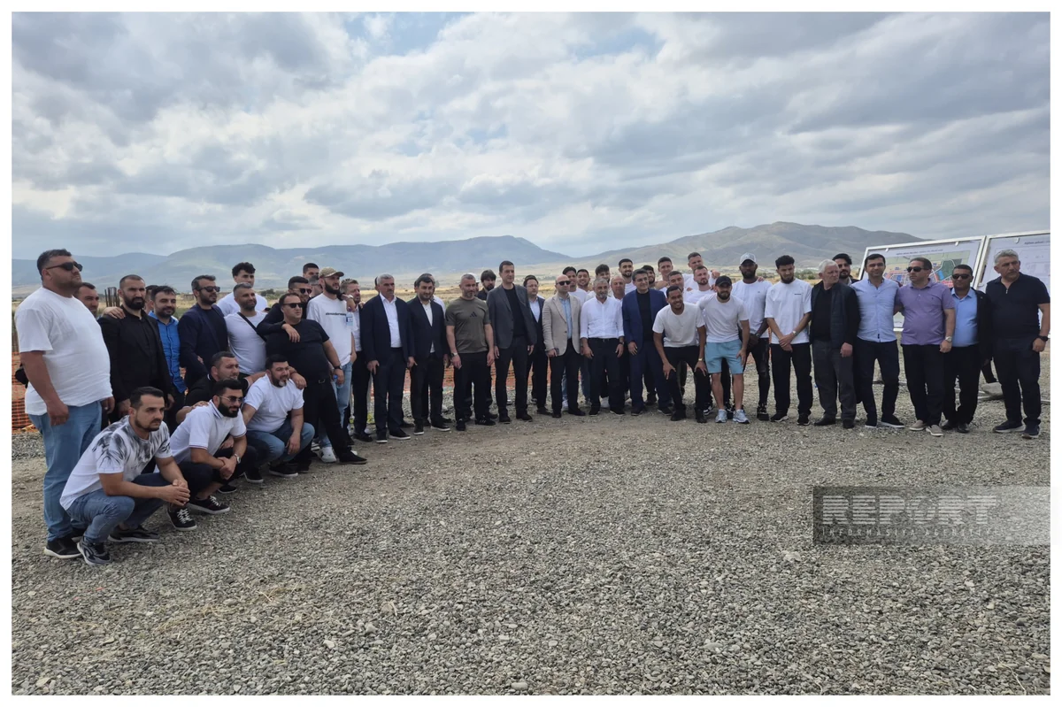 Qarabağ klubunun üzvləri İmarət Kompleksində gedən işlərlə tanış olublar