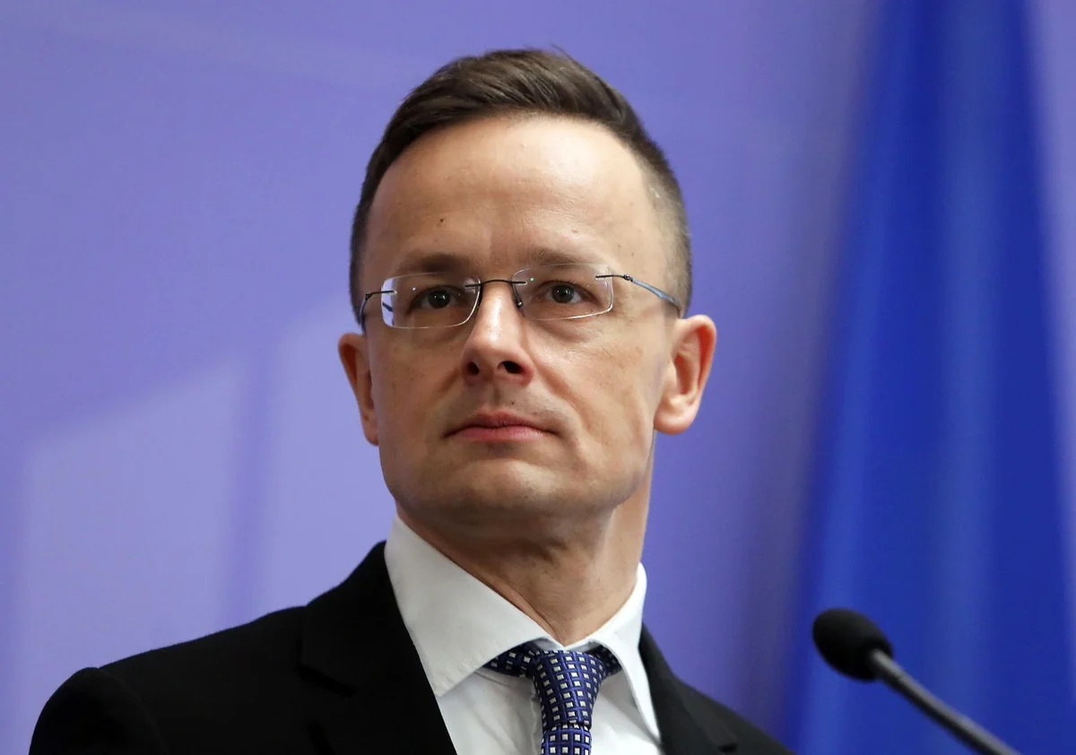Глава МИД Венгрии направился в Китай обсудить план урегулирования конфликта в Украине