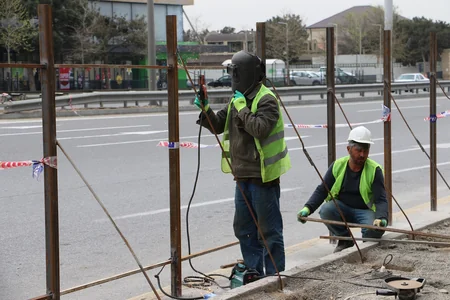 Bakıda yerüstü piyada keçidinin inşasına start verilib