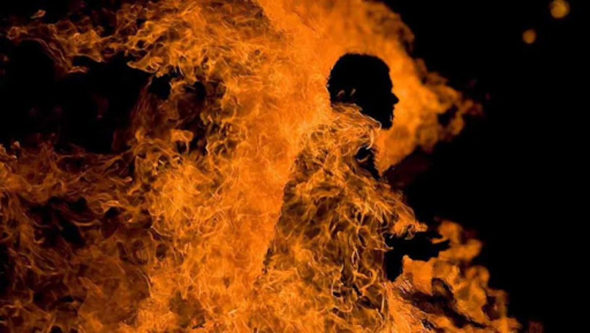 На Абшероне мужчина облил себя бензином и поджег