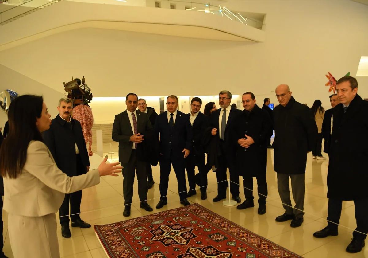 Beynəlxalq parlament konfransının iştirakçıları Heydər Əliyev Mərkəzi ilə tanış olublar