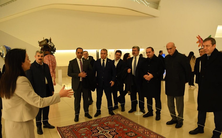 Beynəlxalq parlament konfransının iştirakçıları Heydər Əliyev Mərkəzi ilə tanış olublar