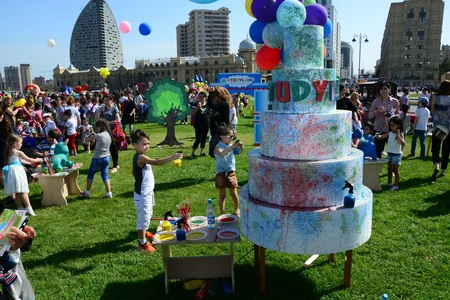 Heydər Əliyev Mərkəzinin parkında Uşaq festivalı keçirilib