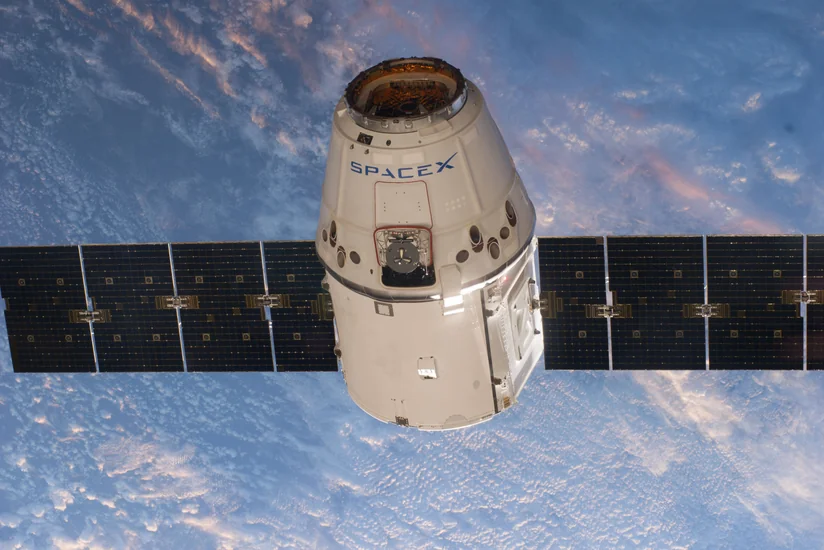 NASA сообщило о завершении стыковки грузового корабля Dragon к МКС