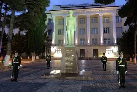 Defense minister sets instructions on organization of military education system at higher level
