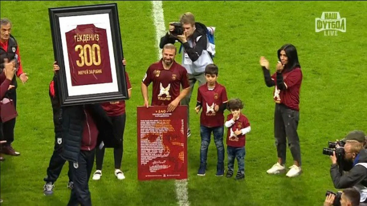 Türkiyəli futbolçu Gökdeniz Karadeniz Rubinin heyətində 300-cü oyununa çıxıb
