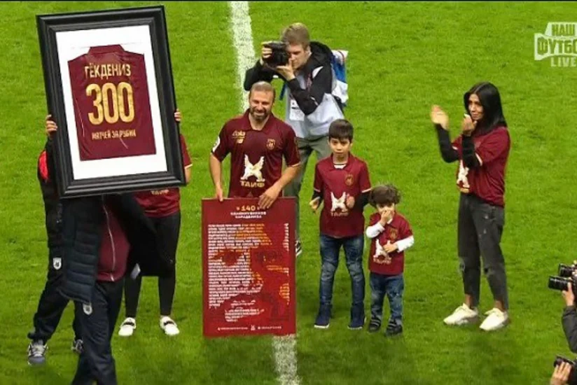 Türkiyəli futbolçu Gökdeniz Karadeniz Rubinin heyətində 300-cü oyununa çıxıb
