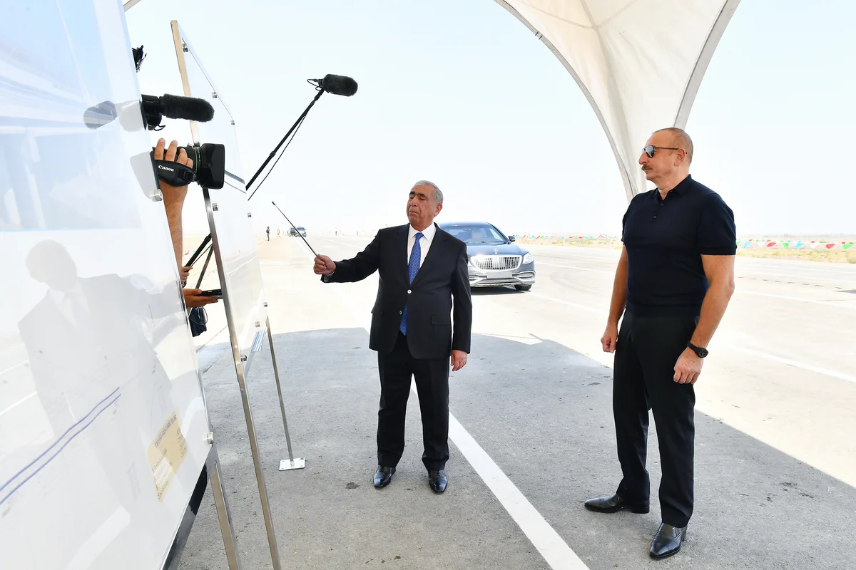 Prezident İlham Əliyev Bərdə-Ağdam avtomobil yolunda görülən işlərlə tanış olub