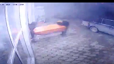 Bakıda ödəmə terminalını oğurlayan şəxslər kameraya düşdü - VİDEO