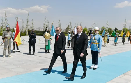 Prezident İlham Əliyevin Ankarada rəsmi qarşılanma mərasimi olub
