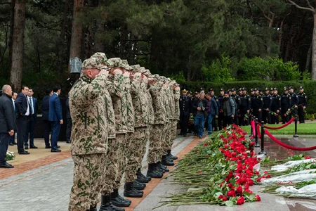 DİN əməkdaşları və hərbi qulluqçular Ümummilli Liderin xatirəsini yad ediblər
