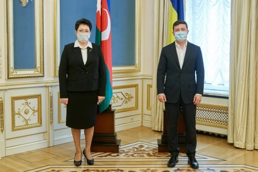 Эльмира Ахундова вручила верительные грамоты Владимиру Зеленскому