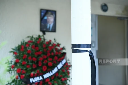 Aktauda qəzaya düşən təyyarənin kapitanı İqor Kşnyakinin xatirəsi Bakıda ehtiramla yad olunur