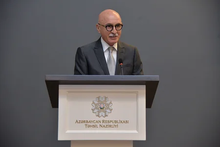 Təhsil Nazirliyində Macarıstan, Çin və Latviyada təhsil almaq üçün seçilmiş tələbələrlə görüş keçirilib
