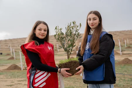 Gənclər Günü münasibətilə ağacəkmə aksiyası keçirilib, gələcək üçün yeni, sağlam dünya yaratmağa çağırış edilib