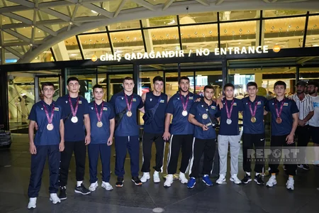 Avropa çempionatında 9 medal qazanan güləşçilər vətənə qayıdıblar