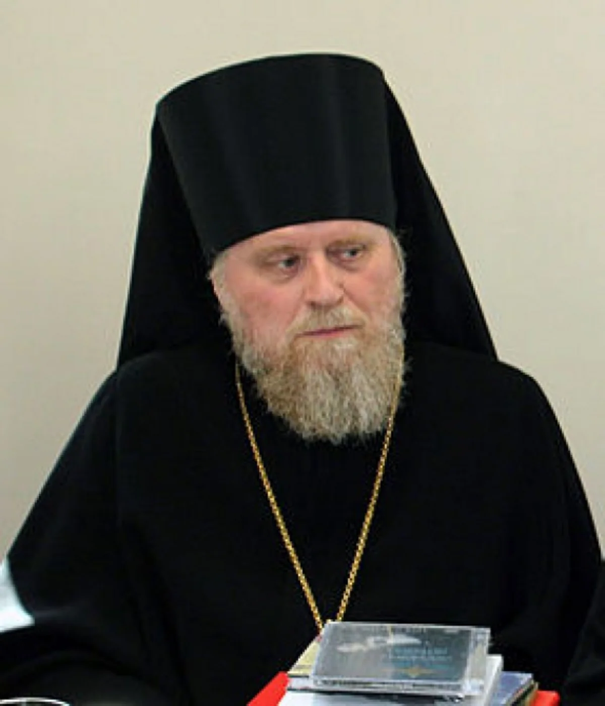Putin Bakı arxiyepiskopu Aleksandr Atanı “Dostluq” ordeni ilə təltif edib