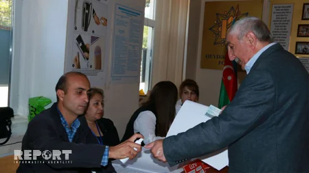 Gəncə şəhərində referendum üzrə səsvermə davam edir - FOTO