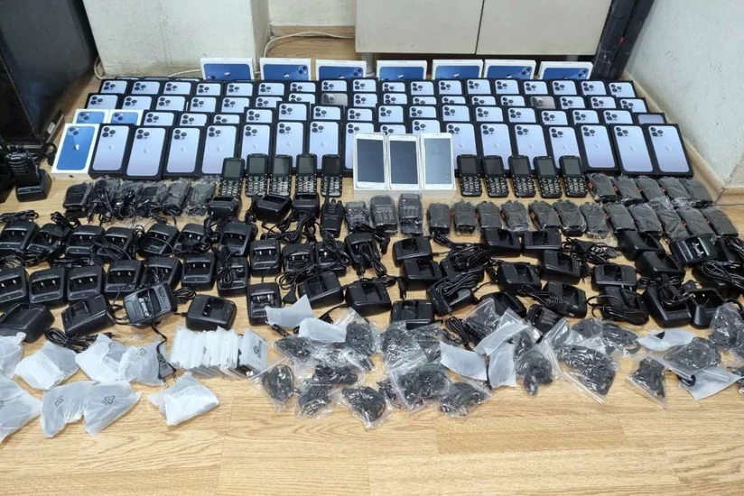 Azərbaycan gömrükçüləri mobil telefon və aksesuarlarını müsadirə edib