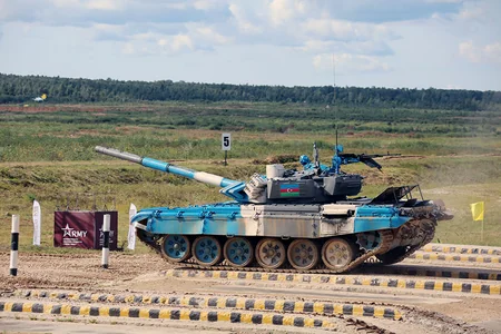 Azerbaijani servicemen start first competition in Tank Biathlon contest
