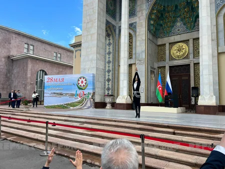 Под открытым небом в павильоне Азербайджан на ВДНХ отметили День независимости