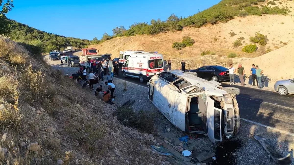 В серьезном ДТП в Турции пострадали 19 человек