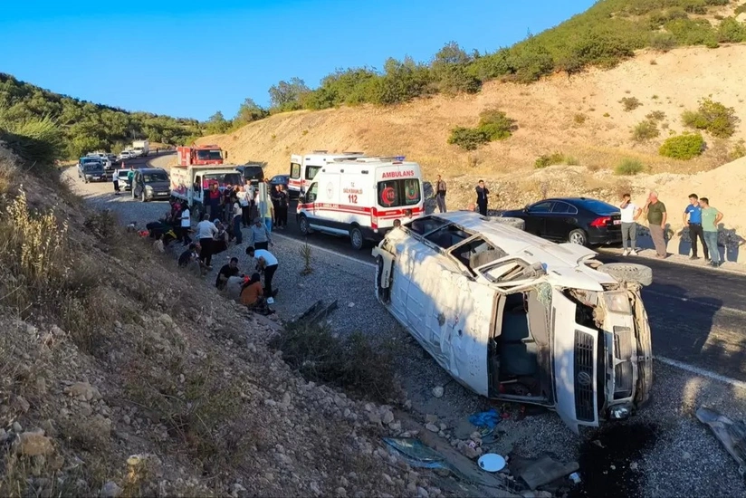 Türkiyədə ağır yol qəzası olub, 19 nəfər xəsarət alıb