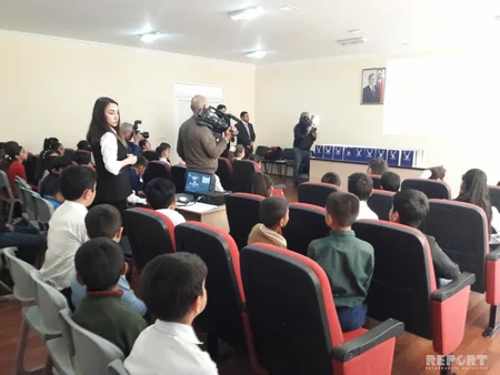 Cəlilabadda məktəblilərə internetdəki təhlükələrdən danışılıb - VİDEO