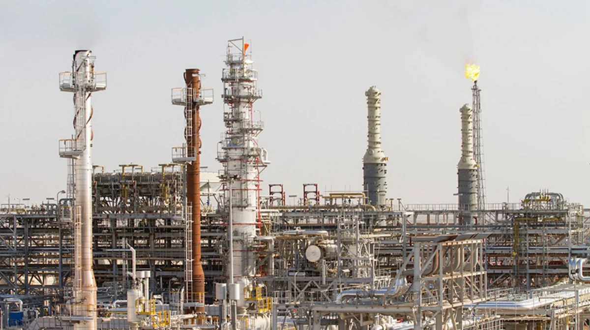 İraqda neftayırma müəssisəsinə raket atılıb