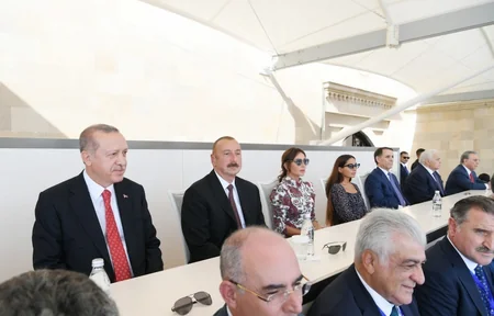 Bakının işğaldan azad edilməsinin 100 illiyinə həsr olunan parad başa çatıb - YENİLƏNİB-4