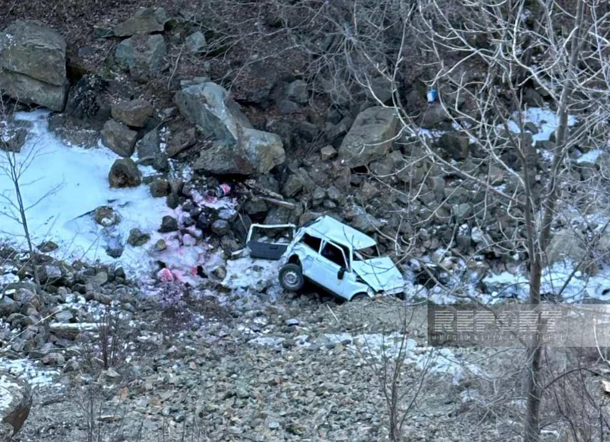 Kəlbəcərdə avtomobil dərəyə aşıb, ölən və xəsarət alan var