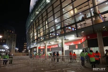 Azərbaycanı tanımayan ingilis azarkeşlər, qondarma erməni bayrağı və Arsenalın möhtəşəm stadionu...