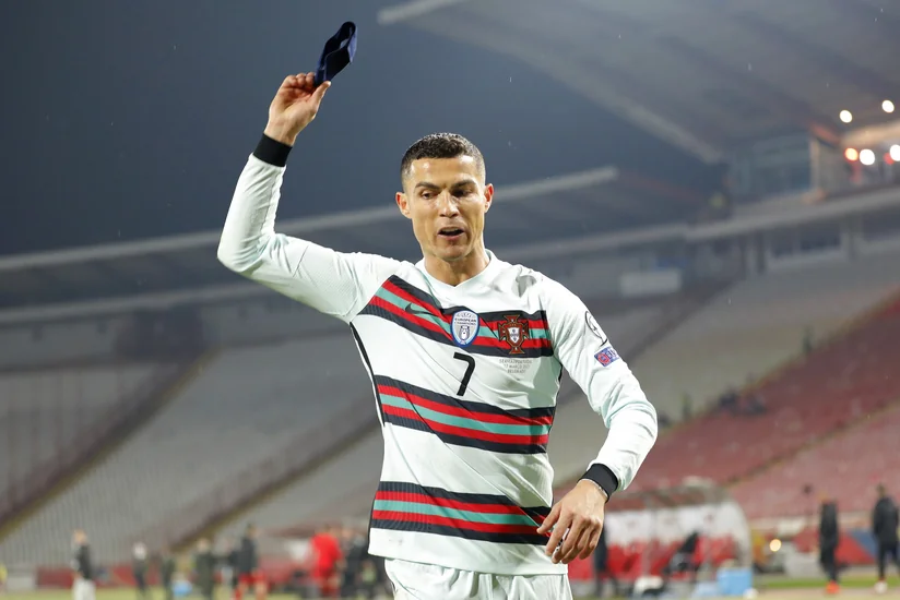 Ronaldunun yerə atdığı kapitanlıq sarğısı hərraca çıxarıldı