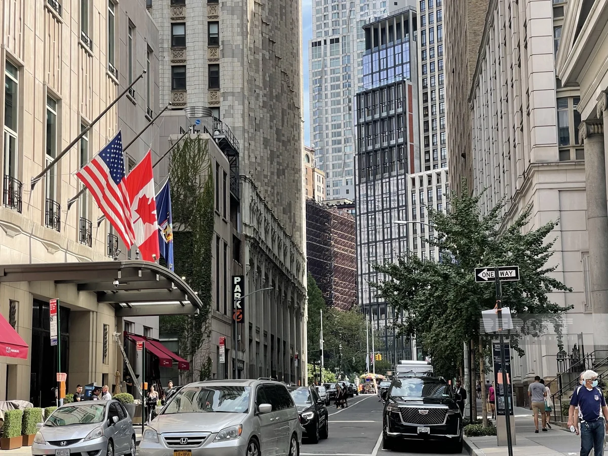 ABŞ-də dövlət bayraqları yarıya endirilib