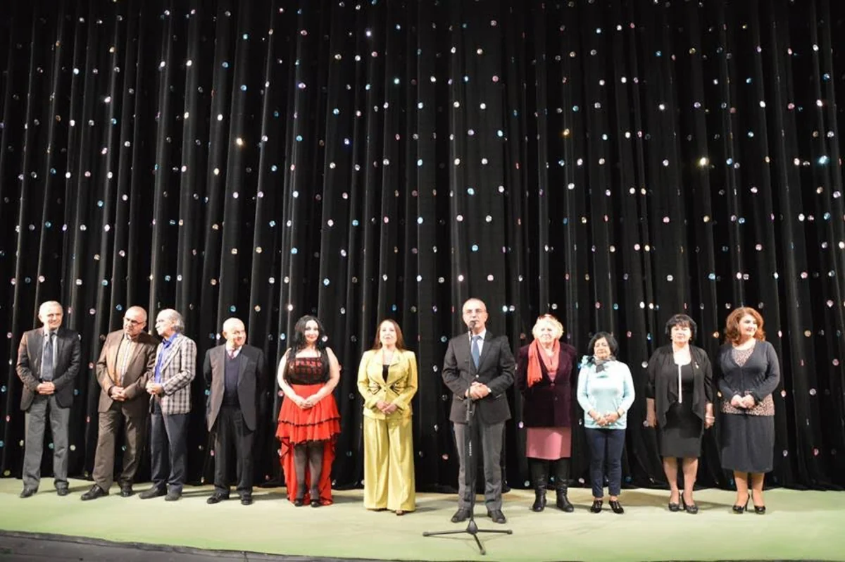 Gənc Tamaşaçılar Teatrının aktyorları mükafatlandırılıb