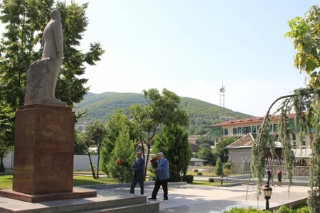 Balakən sakinləri Əbülfəs Qarayevdən rayonda Tamburçular Mərkəzinin yaradılmasını xahiş ediblər